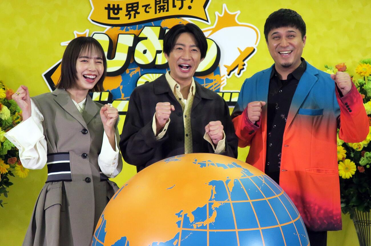 NHK新番組「世界で開け！ひみつのドアーズ」取材会で。左から、井桁弘恵、相葉雅紀、木村昴