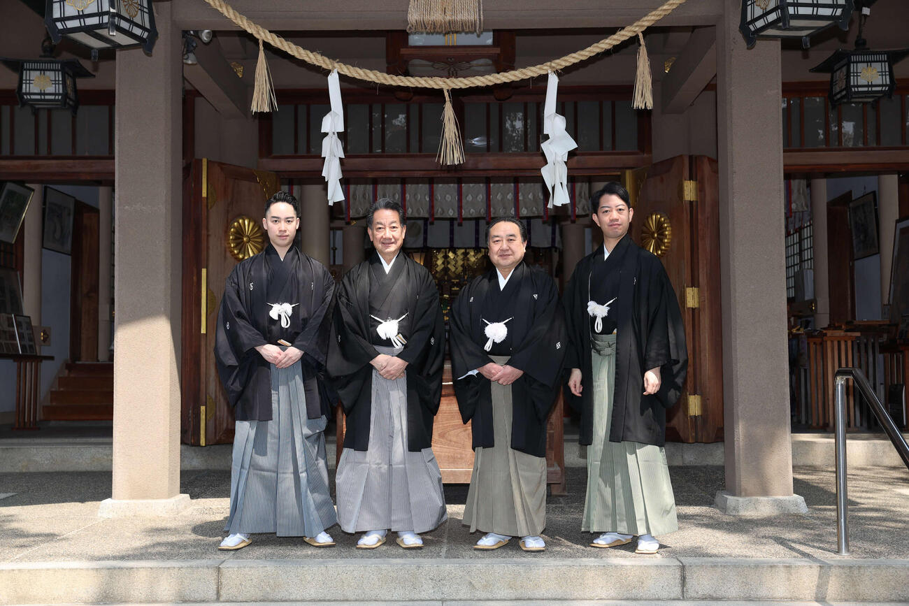 坂田藤十郎七回忌追善顕彰祭に参列した、左から、中村虎之介、中村扇雀、中村鴈治郎、中村壱太郎