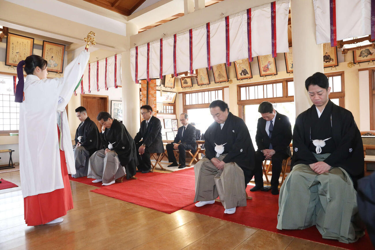 坂田藤十郎七回忌追善顕彰祭に参列した、左から、中村虎之介、中村扇雀、中村鴈治郎、中村壱太郎