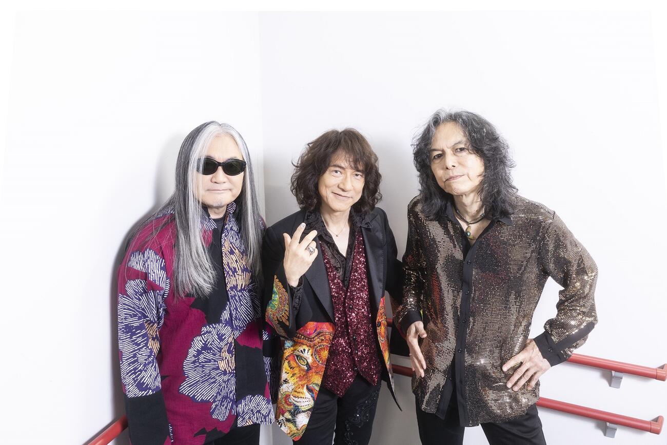 RED WARRIORSのメンバー。左から小川キヨシ、ダイアモンド☆ユカイ、木暮“shake”武彦