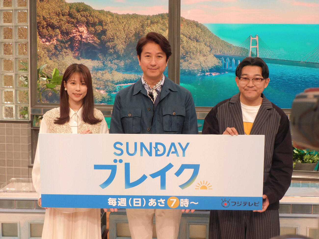 SUNDAYブレイク．に出演する左から鈴木唯アナウンサー、谷原章介、オズワルド伊藤俊介（撮影・寺本吏輝）
