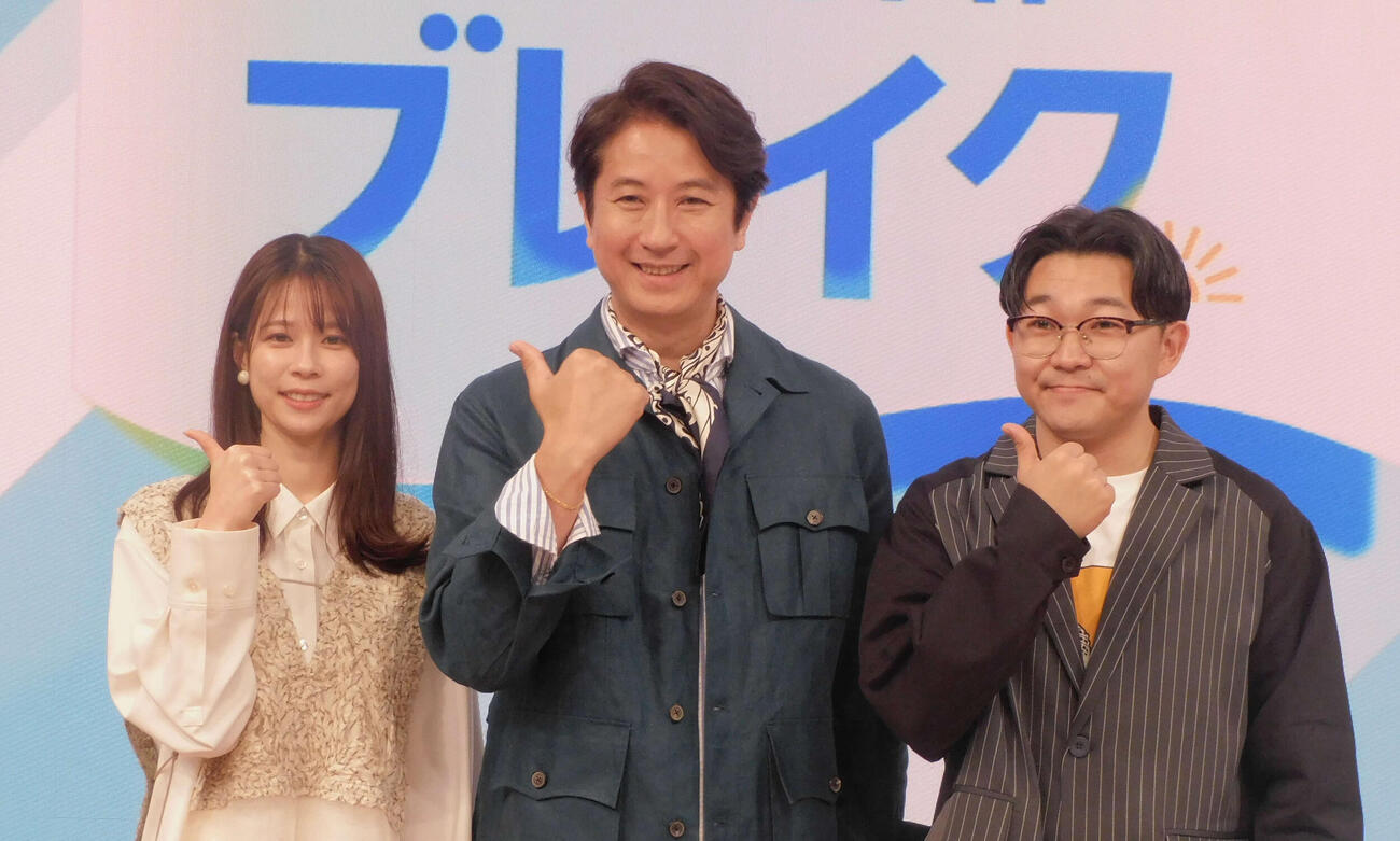 SUNDAYブレイク．に出演する左から鈴木唯アナウンサー、谷原章介、オズワルド伊藤俊介（撮影・寺本吏輝）