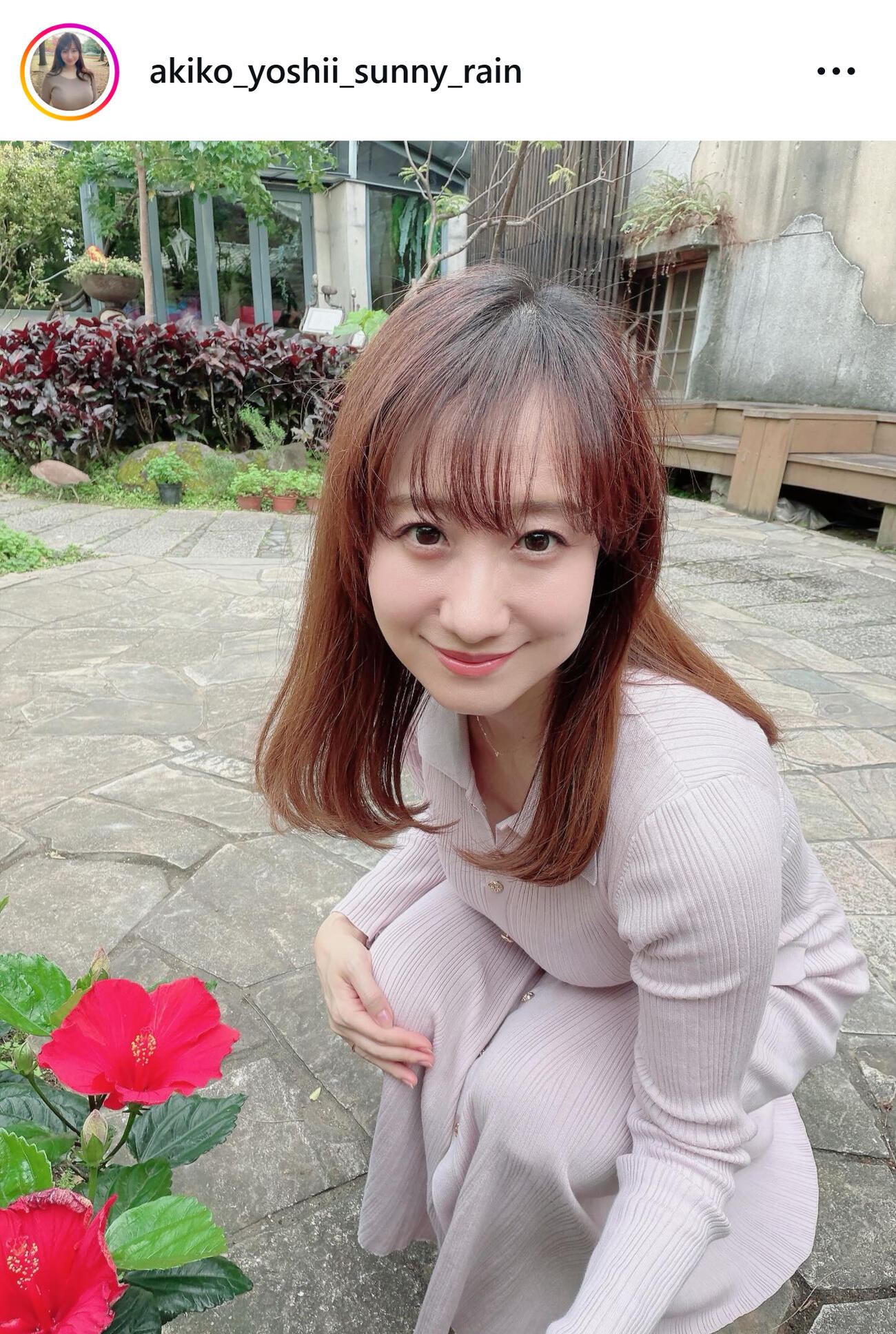 ボディーラインくっきりワンピ姿で神アングル（吉井明子さんのインスタグラムから）