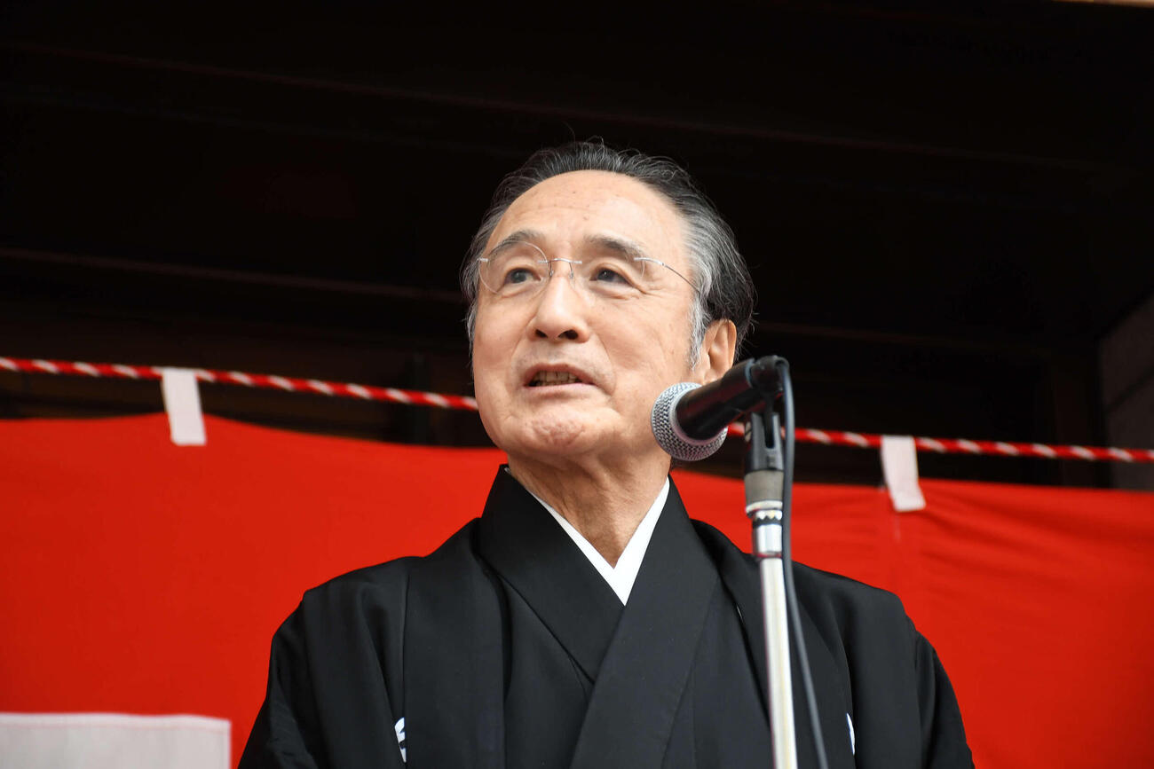 大阪松竹座さよなら公演を前にあいさつする片岡仁左衛門（撮影・阪口孝志）