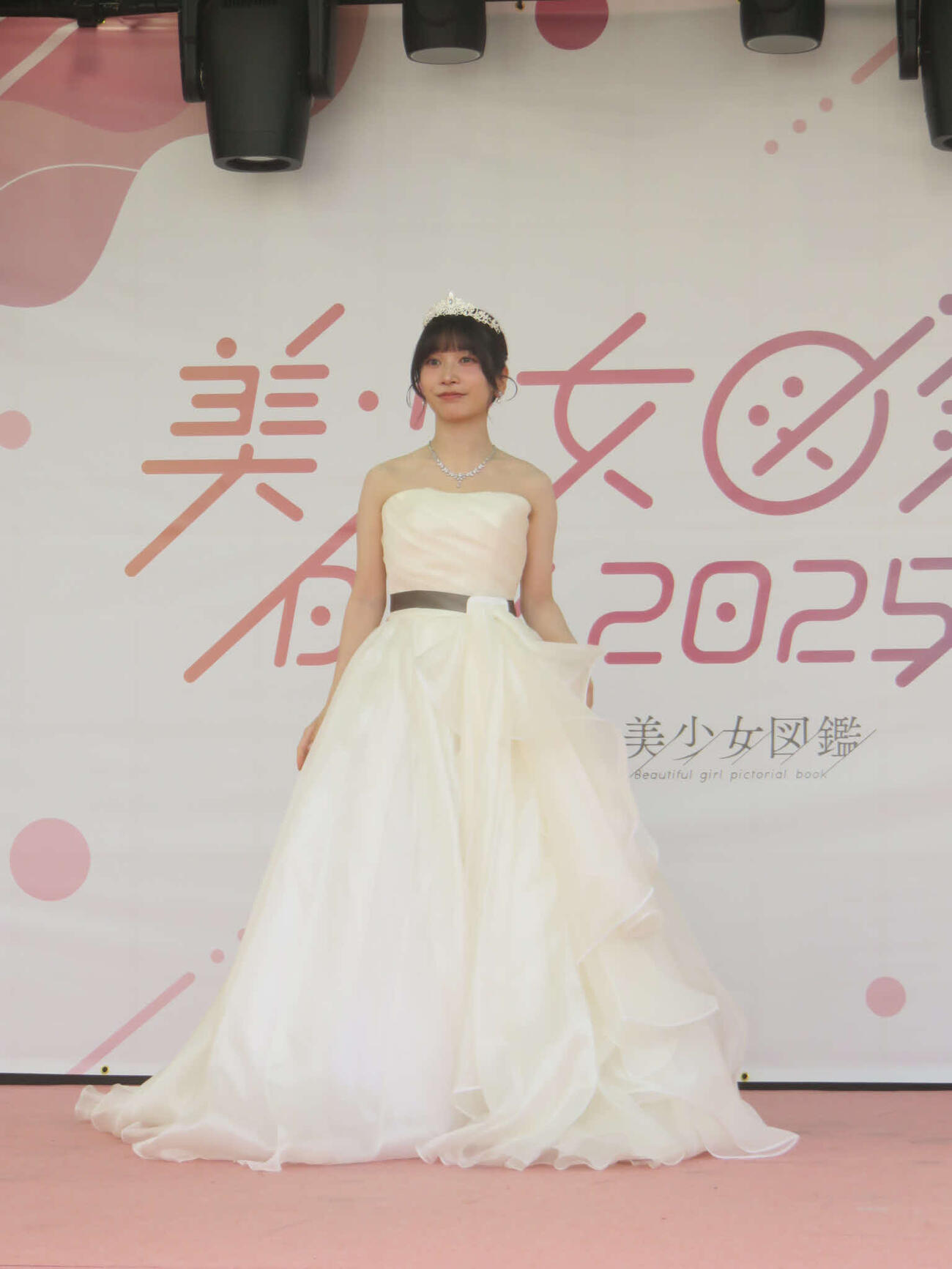「美少女図鑑DAY 2025」のランウェイを歩く蒼月湊