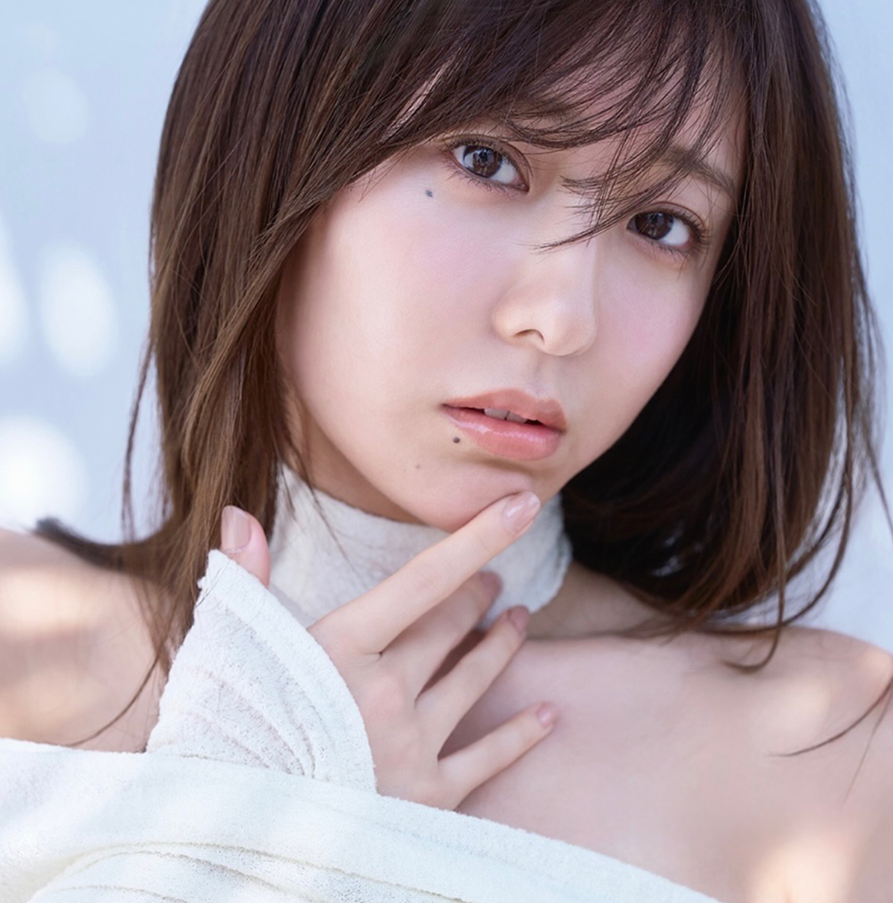 美バストチラリショットを公開した白戸ゆめの（白戸ゆめののインスタグラムから）