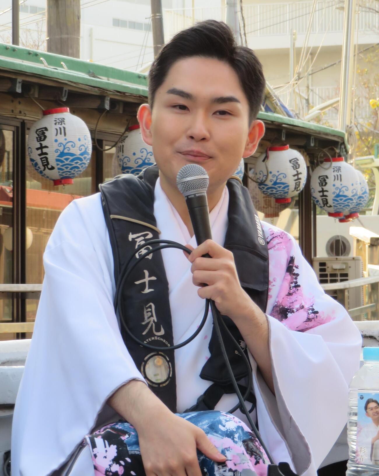 新曲「門前仲町の恋ざくら」をPRする花見船イベントを行った彩青