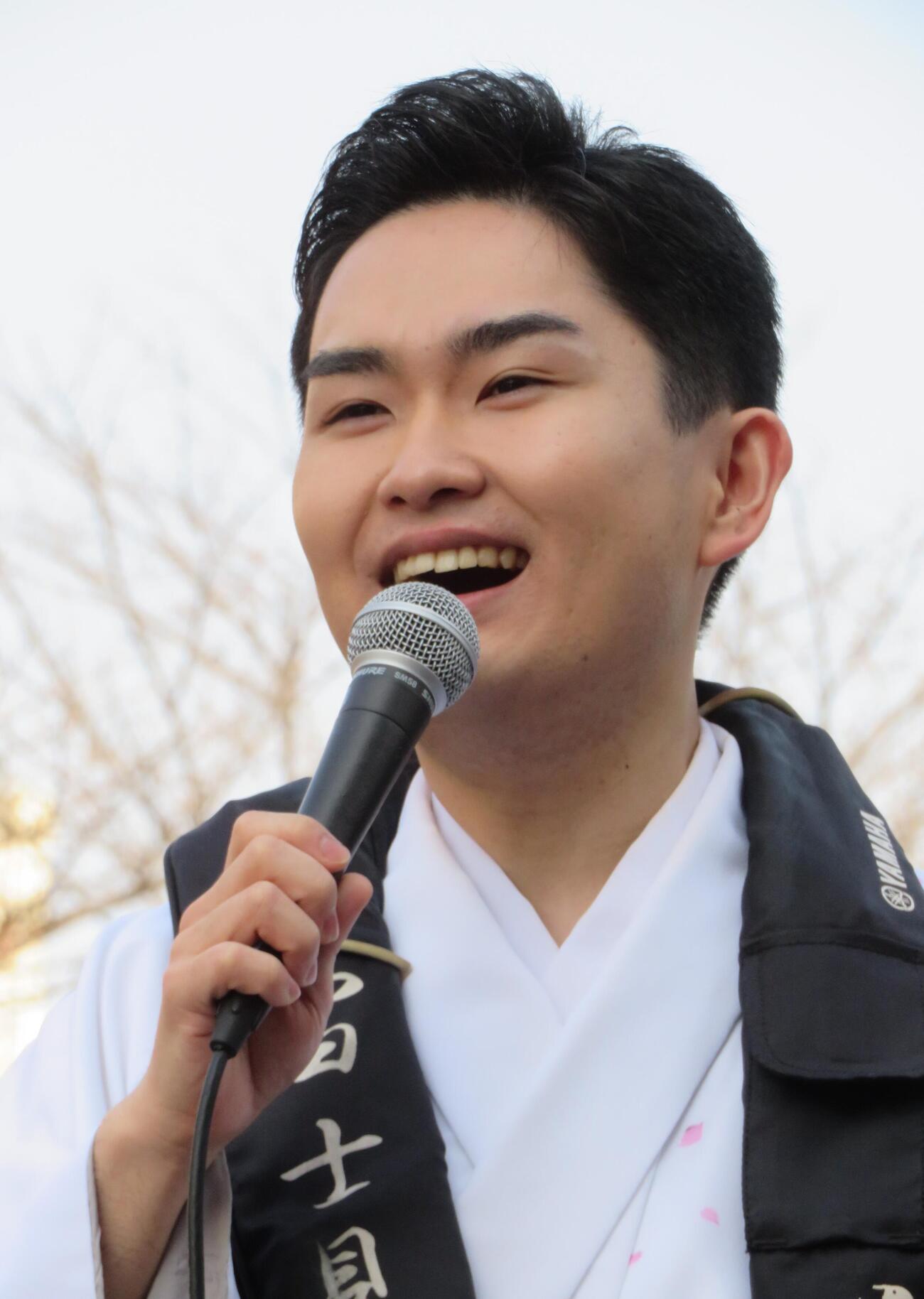新曲「門前仲町の恋ざくら」をPRする花見船イベントを行った彩青