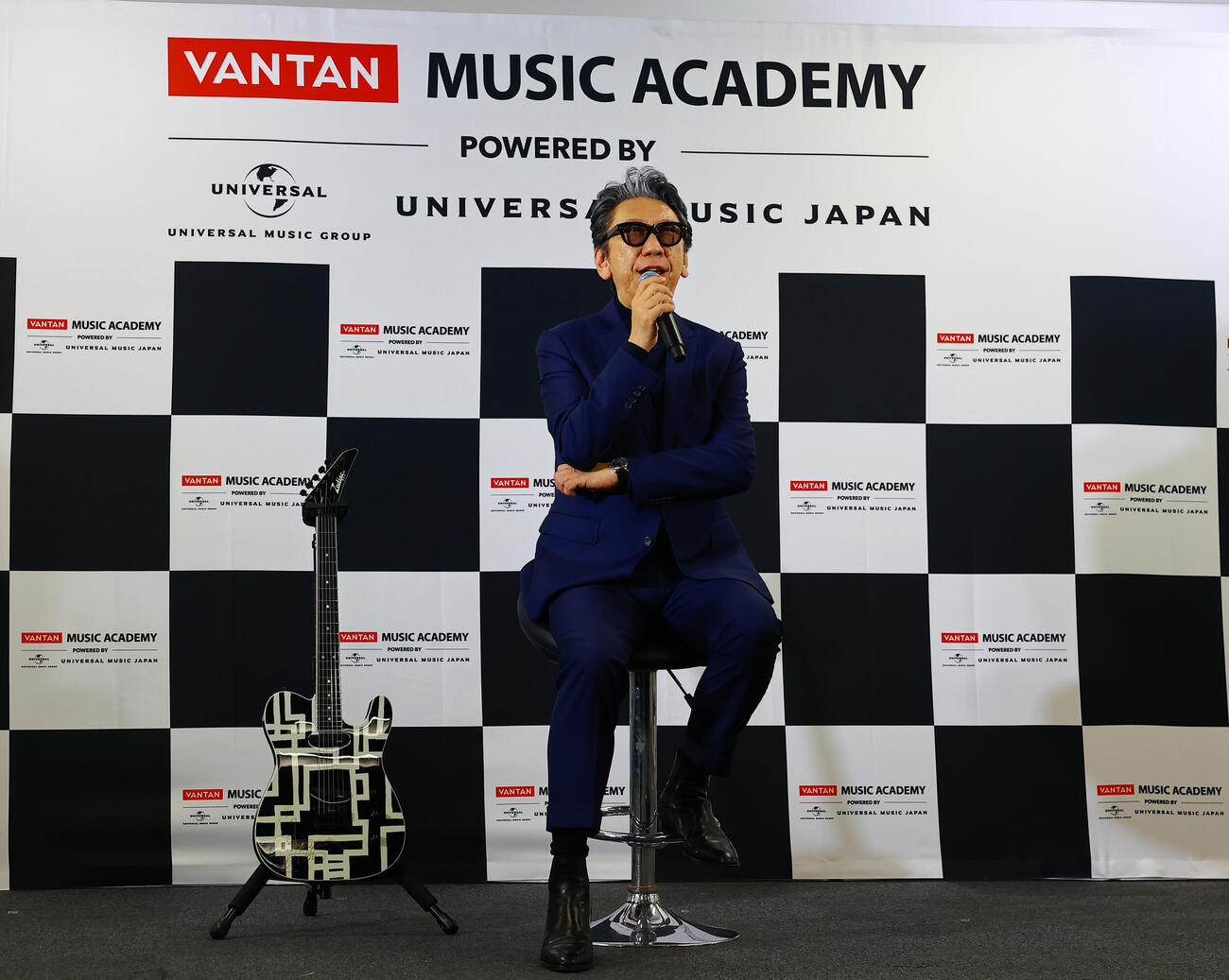「バンタンミュージックアカデミー　POWERED BY　ユニバーサルミュージック」の開校イベントに登場した特別顧問の布袋寅泰（撮影・野上伸悟）