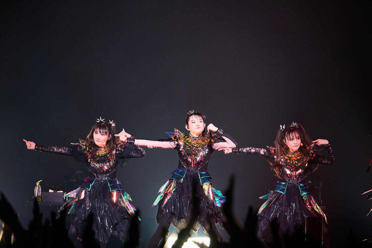 「TOKYO FM開局55周年記念　BABYMETALのメタラジ！FES」でパフォーマンスするBABYMETAL