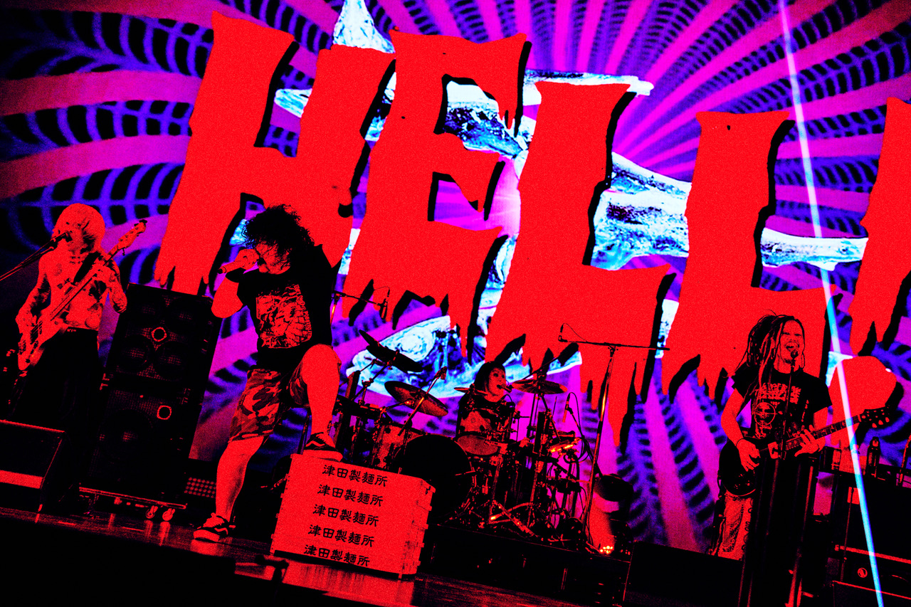 「TOKYO FM開局55周年記念　BABYMETALのメタラジ！FES」でパフォーマンスするマキシマム　ザ　ホルモン（撮影・浜野カズシ氏）