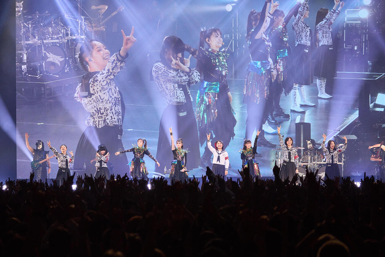 「TOKYO FM開局55周年記念　BABYMETALのメタラジ！FES」でコラボしたBABYMETALと新しい学校のリーダーズ、マキシマム　ザ　ホルモンのナヲ