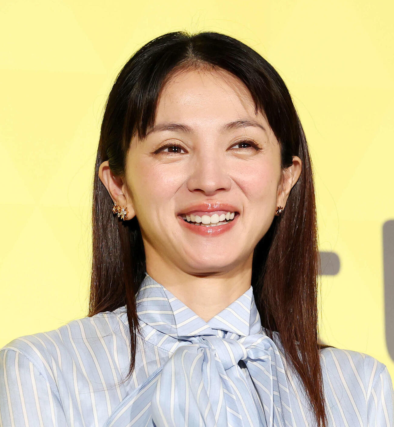 初日舞台あいさつに臨む満島ひかり（撮影・鈴木正人）
