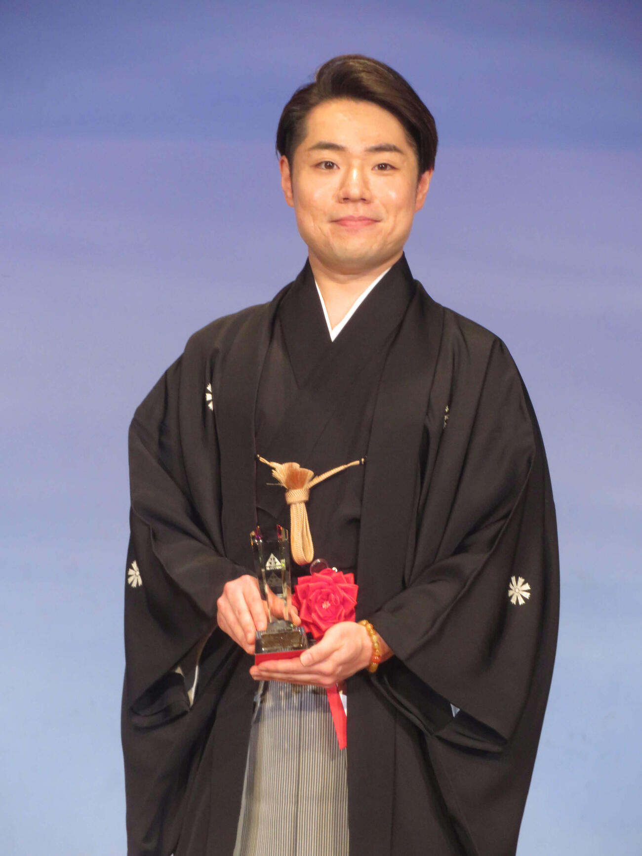 「第47回松尾芸能賞」で新人賞を受賞した中村鷹之資（撮影・川田和博）