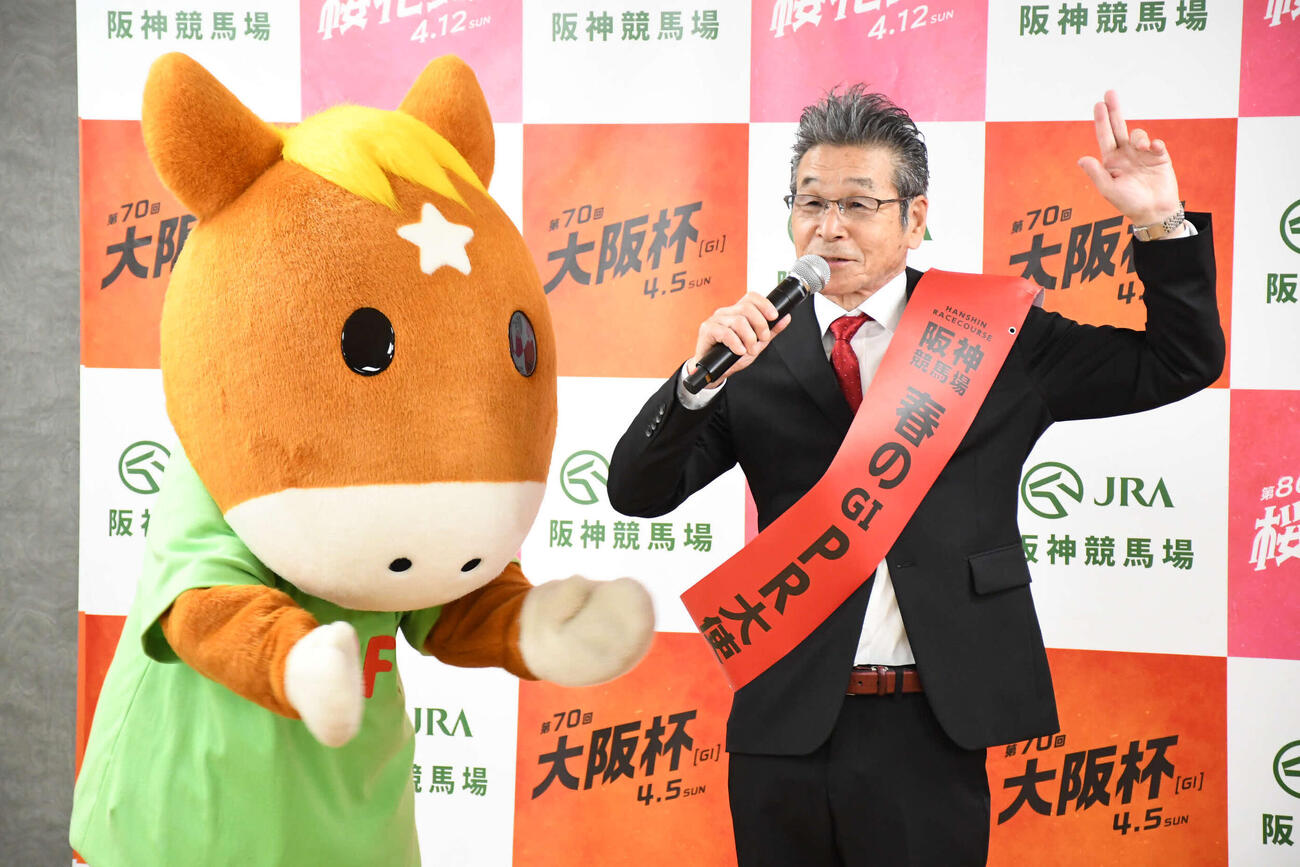 「阪神競馬場春のG1 PR大使」就任式に出席した間寛平（撮影・阪口孝志）