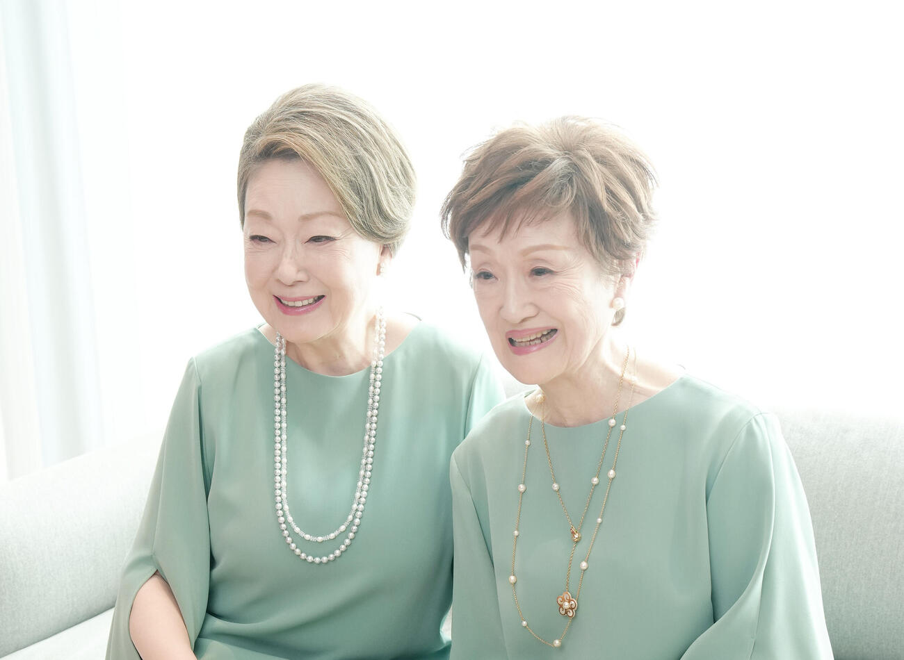 変わらぬ歌声を届け続ける由紀さおり（左）と安田祥子（撮影・足立雅史）