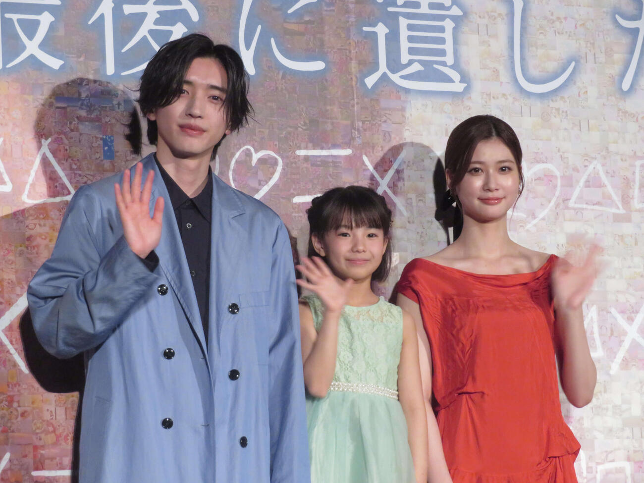 映画「君が最後に遺した歌」大ヒット御礼舞台あいさつに登壇した、左から道枝駿佑、英茉、生見愛瑠