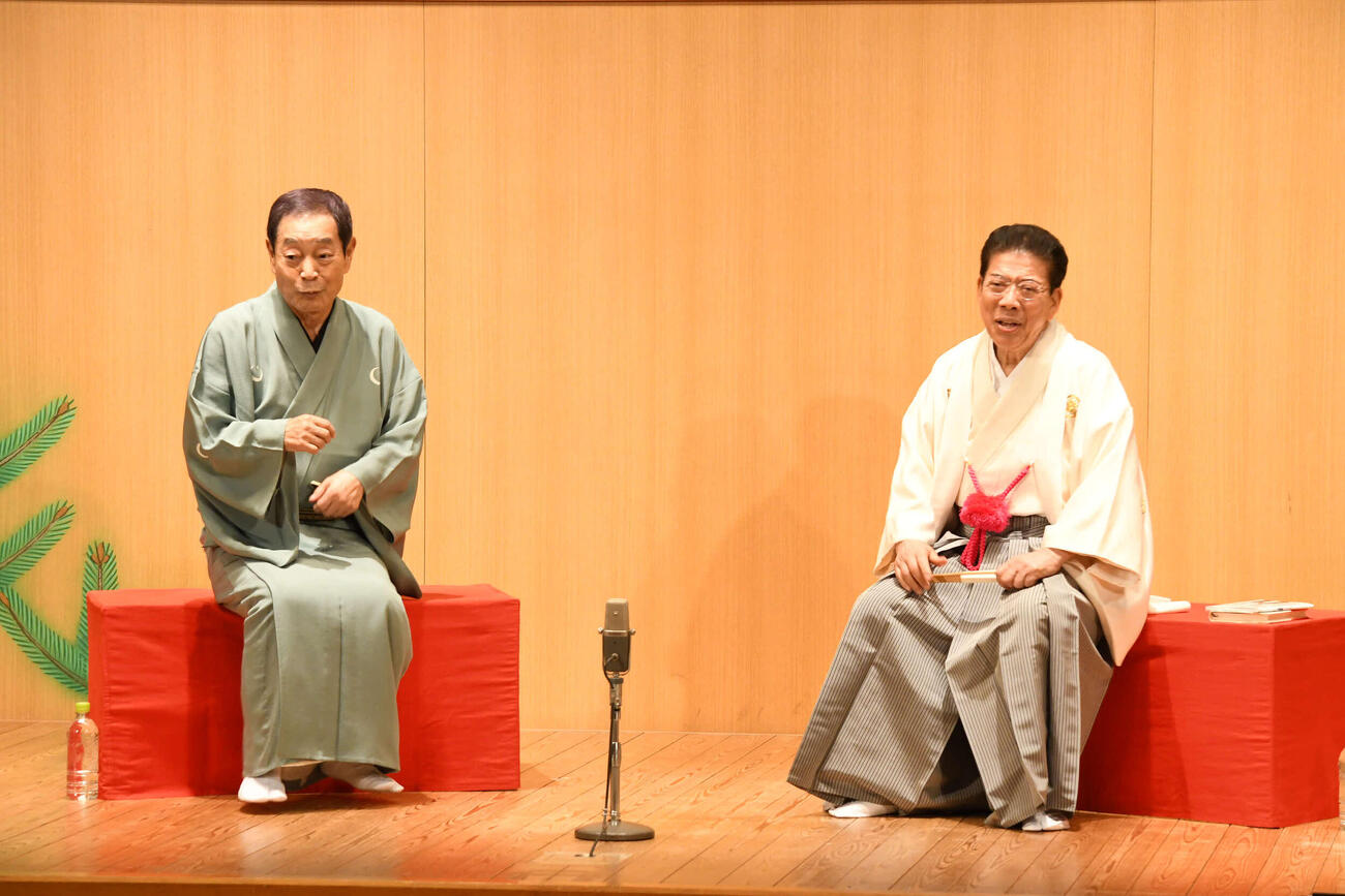喜寿記念公演「八方のおねだり寄席」を開催した月亭八方（左）とゲスト出演した西川きよし（撮影・阪口孝志）