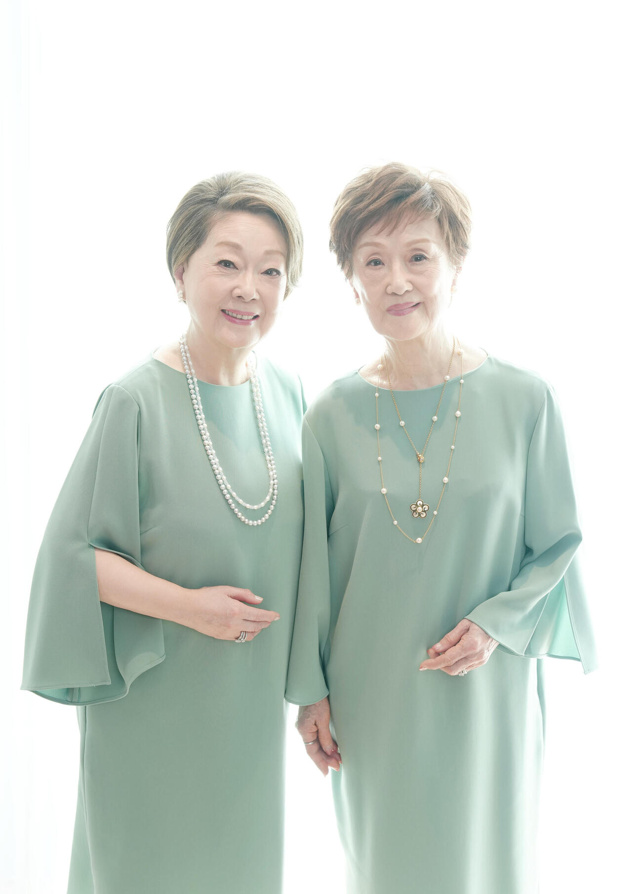 変わらぬ歌声を届け続ける由紀さおり（左）と安田祥子（撮影・足立雅史）