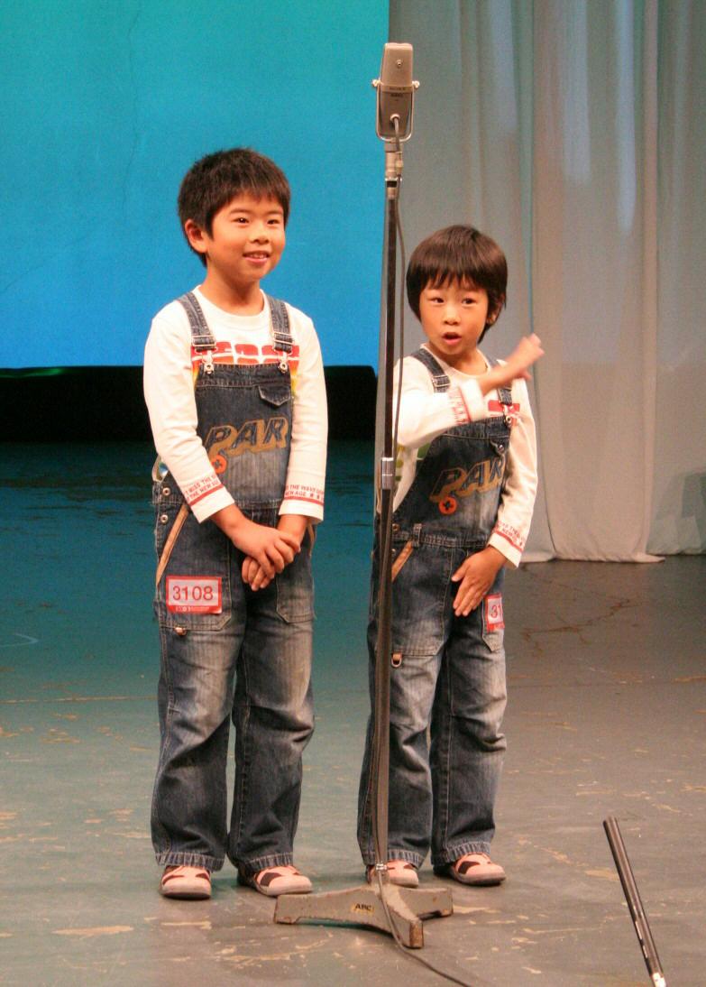 M−1グランプリ2007に出場した「まえだまえだ」の前田航基くん（左）と前田旺志郎くん（2007年10月撮影）