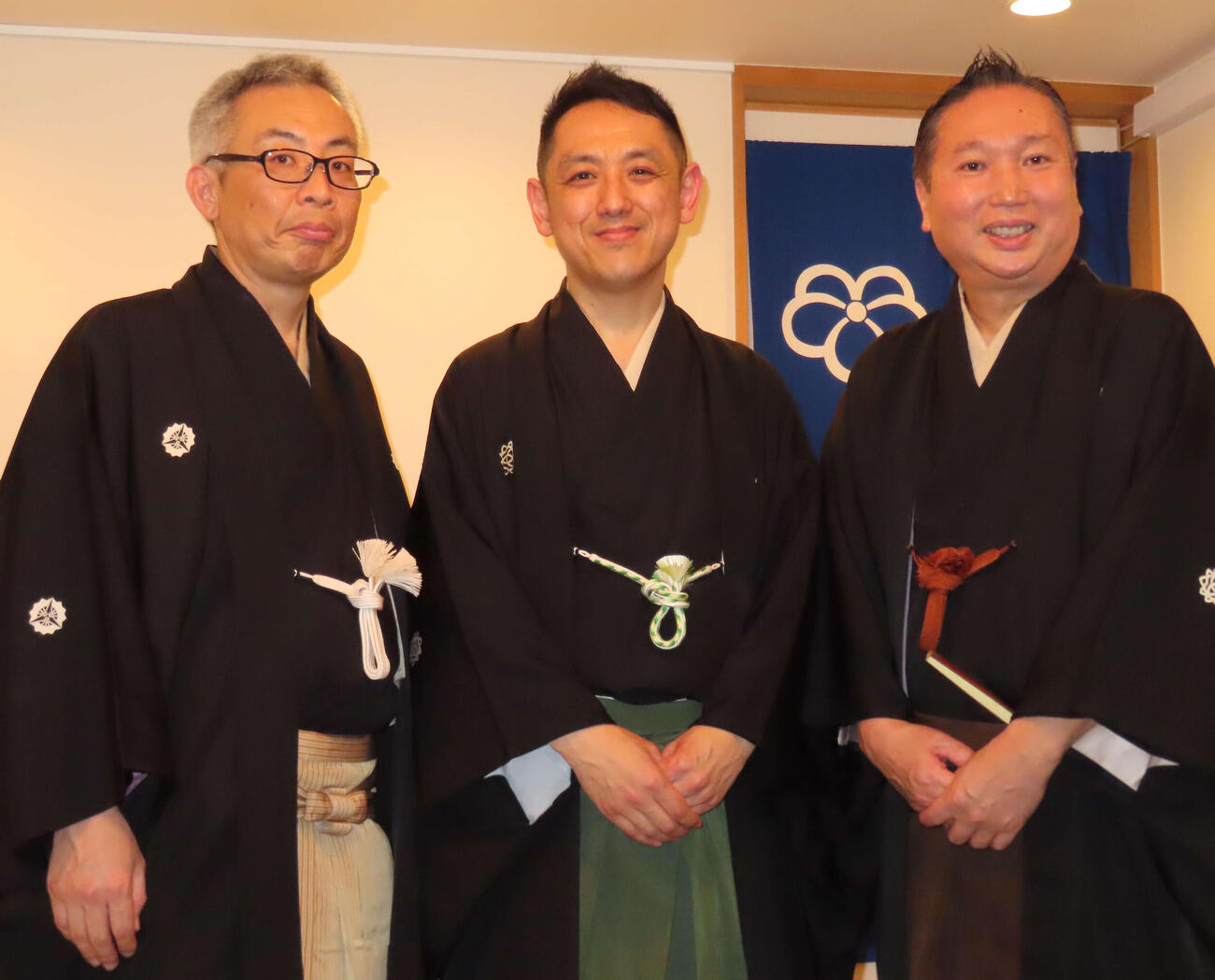 五代目円楽一門会の新体制発表会見に出席した副会長の三遊亭萬橘、会長の三遊亭円楽、事務局長の三遊亭楽麻呂