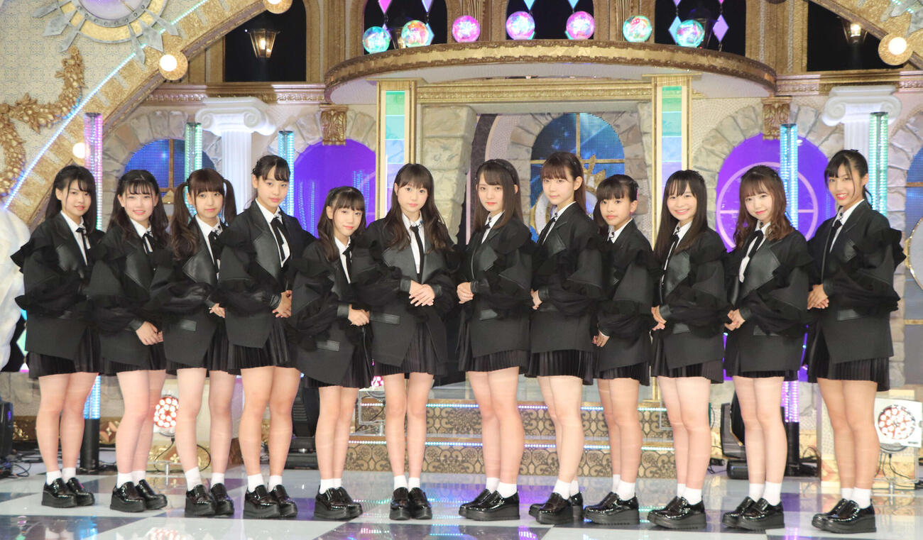 2期生としてデビューが決定したラストアイドルのメンバー。左から下間花梨、大場結女、町田穂花、佐佐木一心、田中佑奈、橋本桃呼、水野舞菜、篠田萌、山本琉愛、延命杏咲実、畑美紗起、栗田麻央（2018年8月撮影）