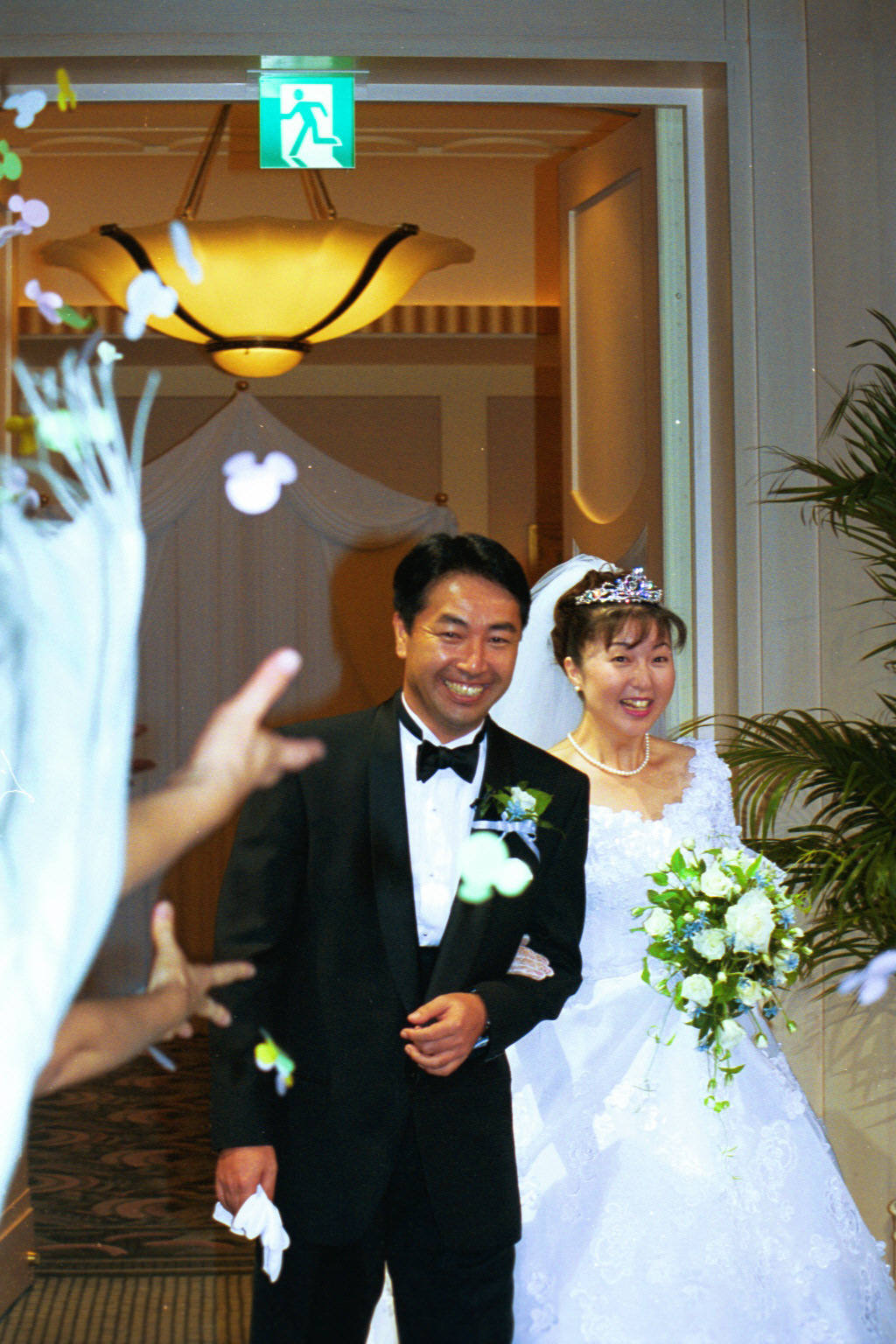 高橋真美（元わらべ）挙式。新郎は亀井清二さん（2000年7月撮影）