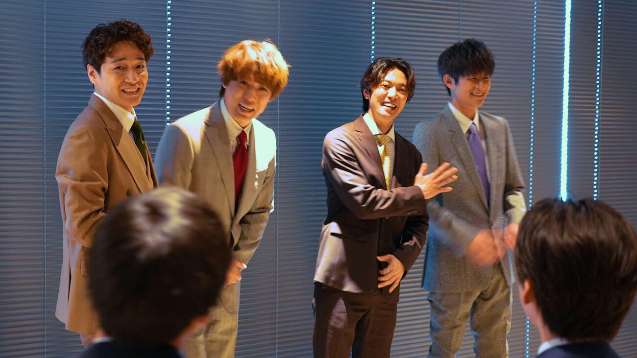 STARTO ENTERTAINMENTの入社式に登場したふぉ～ゆ～、左から福田悠太、越岡裕貴、辰巳雄大、松崎祐介