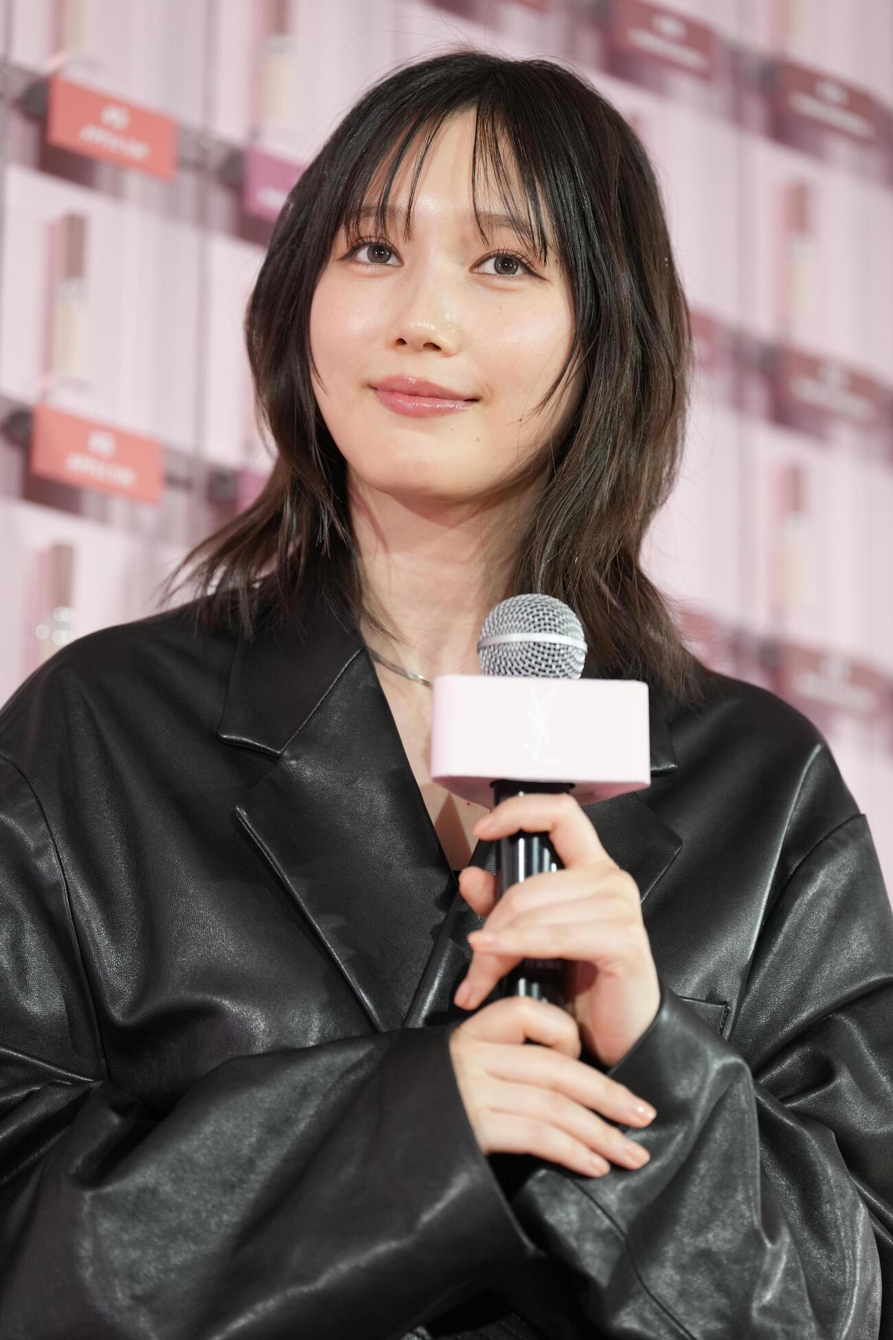 「YSL LOVENUDE HOTEL TOKYO SECRET CHECH－IN」レセプションに臨む本田翼（撮影・小沢裕）