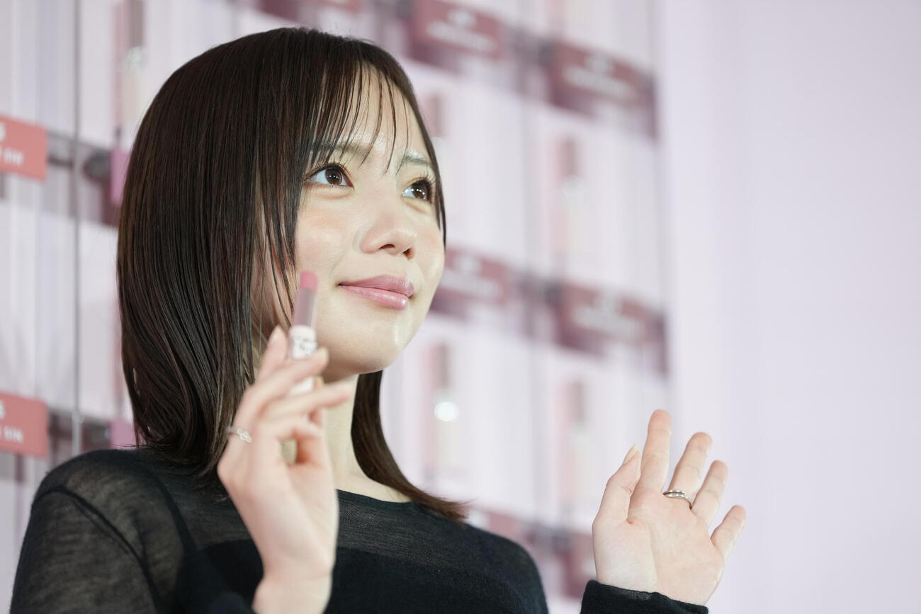 「YSL LOVENUDE HOTEL TOKYO SECRET CHECH－IN」レセプションに臨む齊藤京子（撮影・小沢裕）