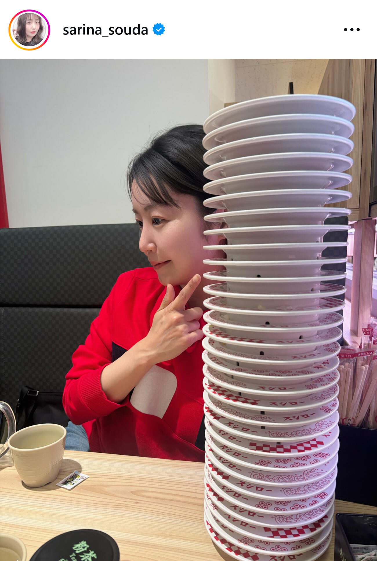 惣田紗莉渚が積み上げた皿（惣田紗莉渚のインスタグラムから）
