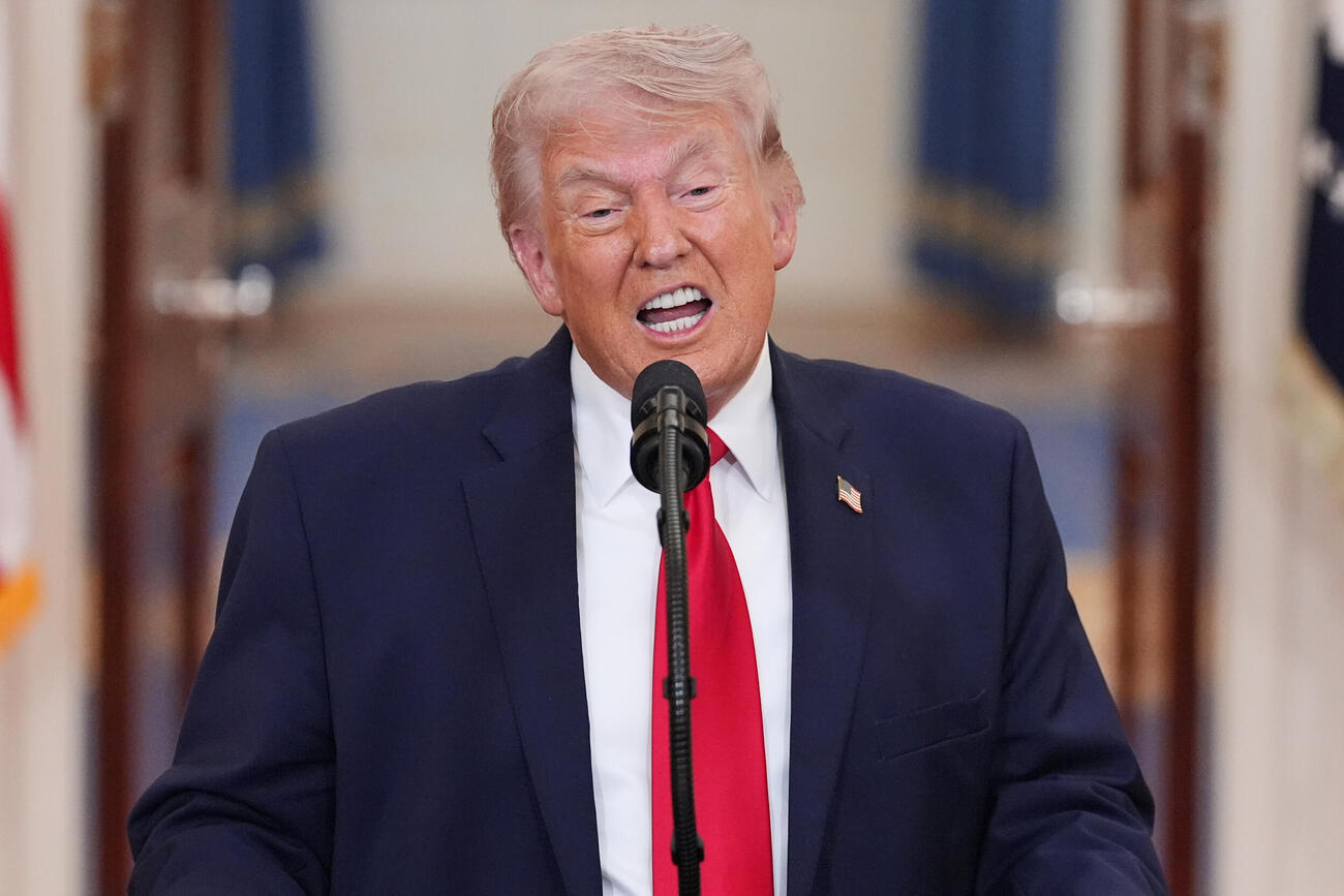 イラン情勢について演説するトランプ米大統領＝4月1日、ワシントンのホワイトハウス（AP＝共同）