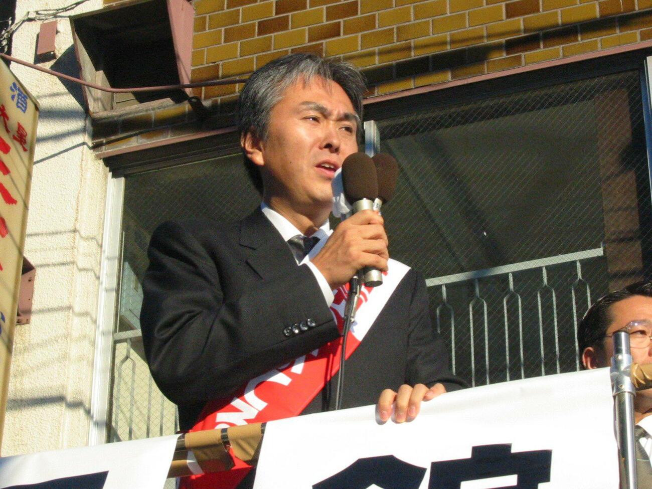 演説する石原伸晃氏(2003年撮影)