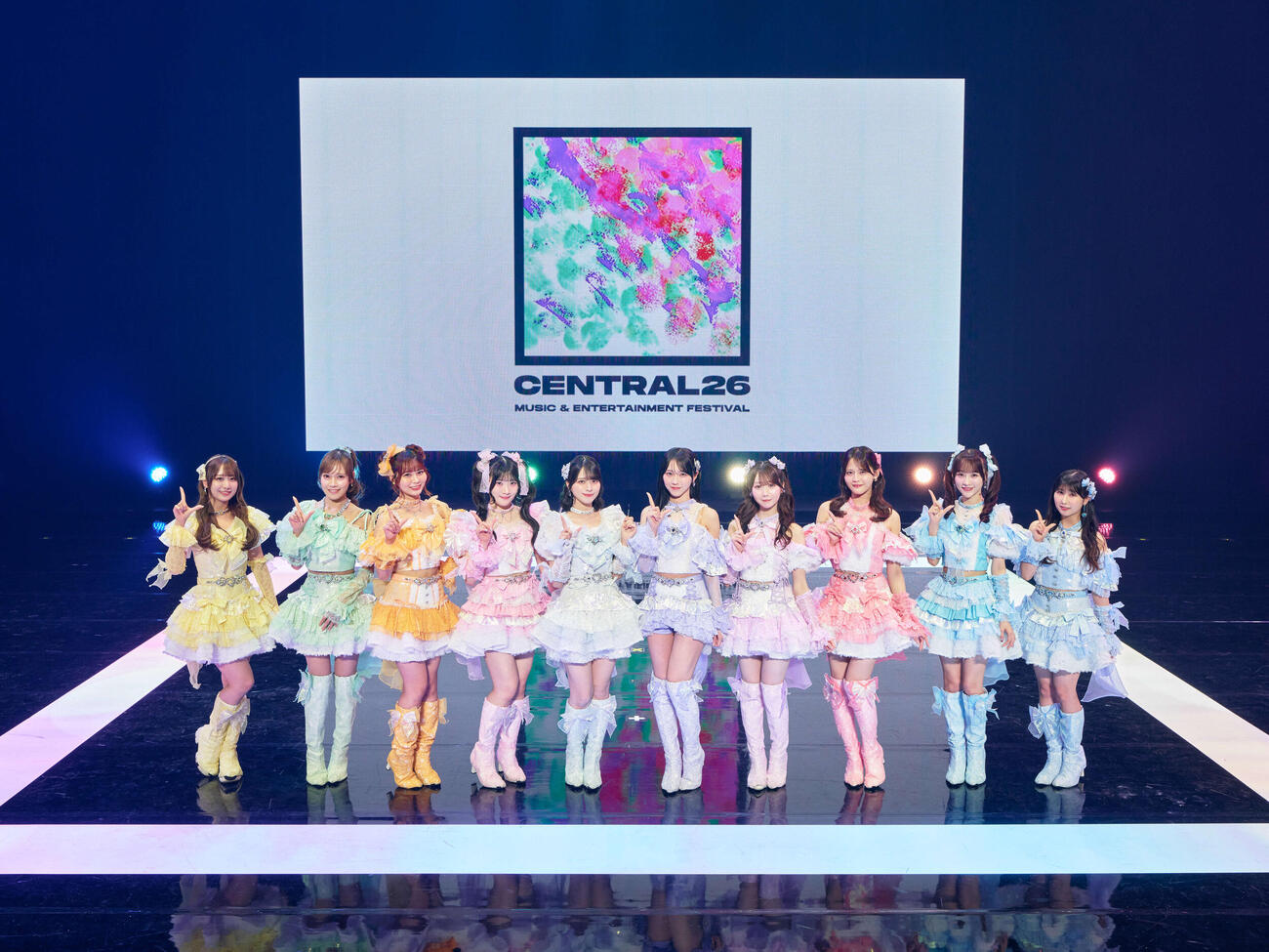 初日公演に出演した、＝LOVE（撮影：きるけ。／MMT）