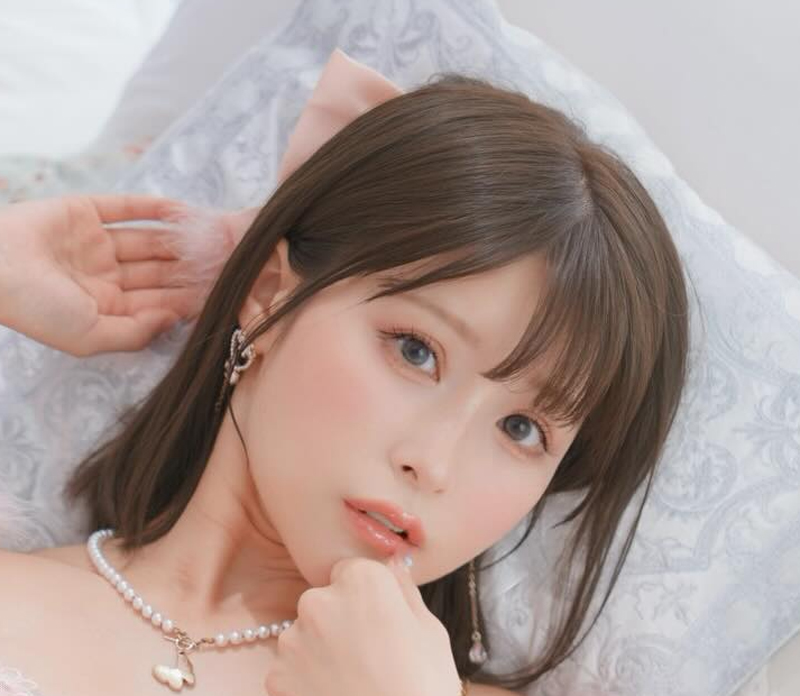 ランジェリー姿を披露した江口いちご（江口いちごのインスタグラムから）