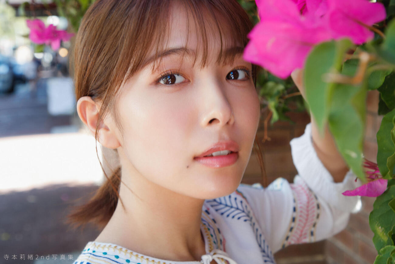 寺本莉緒の写真集「RIO」から（（C）菊地泰久／講談社提供）