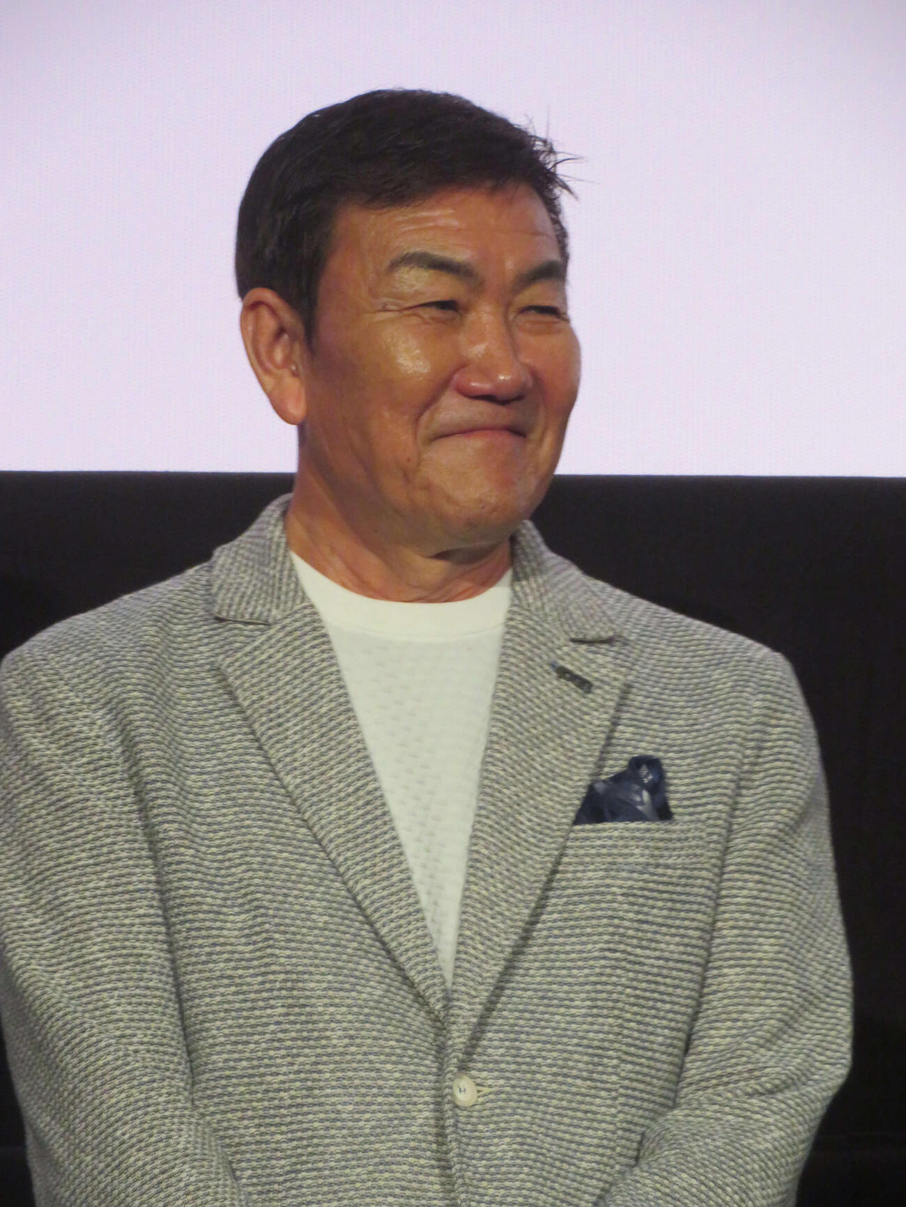 映画「お終活3　幸春！　人生メモリーズ」完成披露舞台あいさつに出席した香月秀之監督（撮影・川田和博）