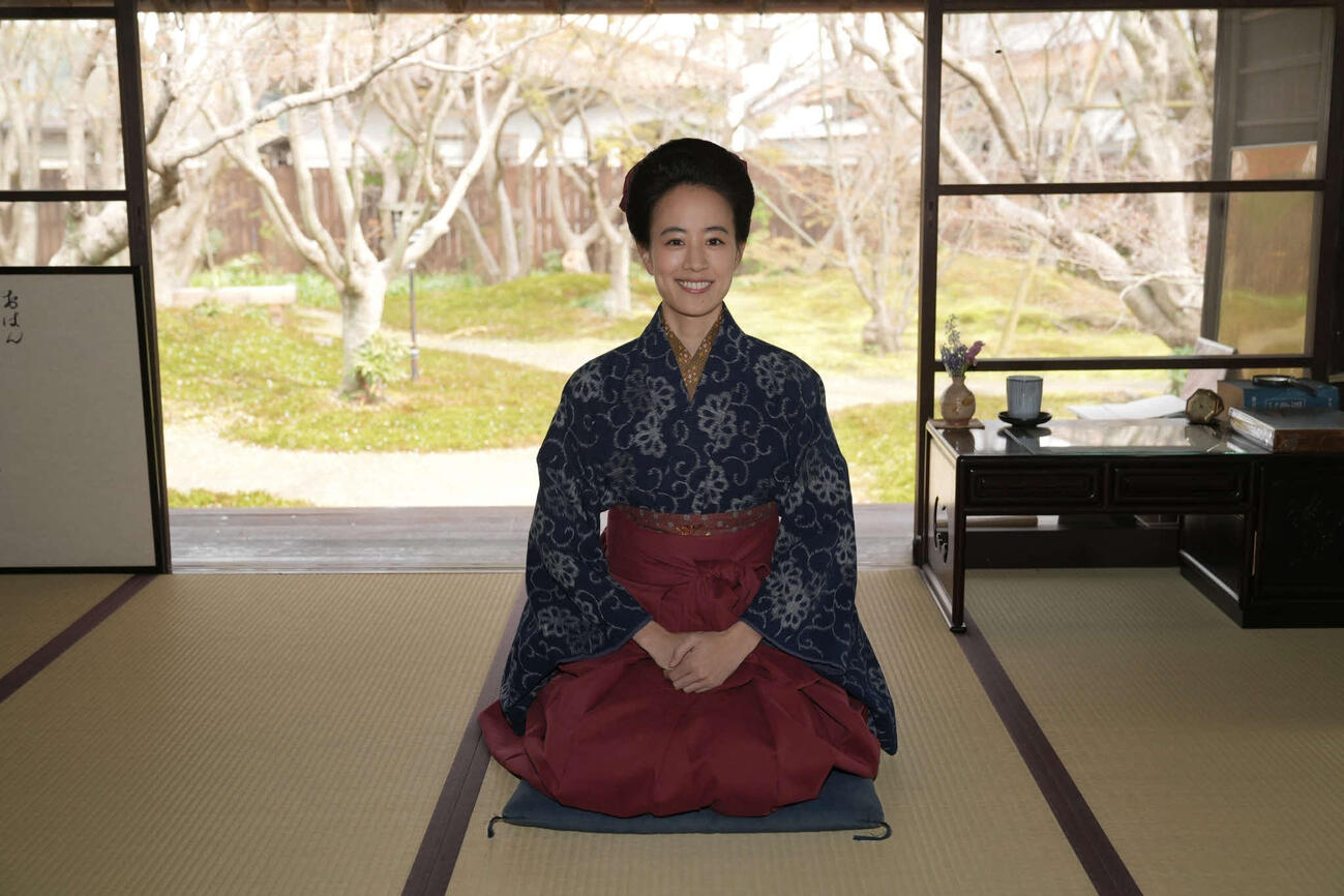 連続テレビ小説「ブラッサム」の岩国ロケで主人公のモデル宇野千代さんの生家を訪れた石橋静河