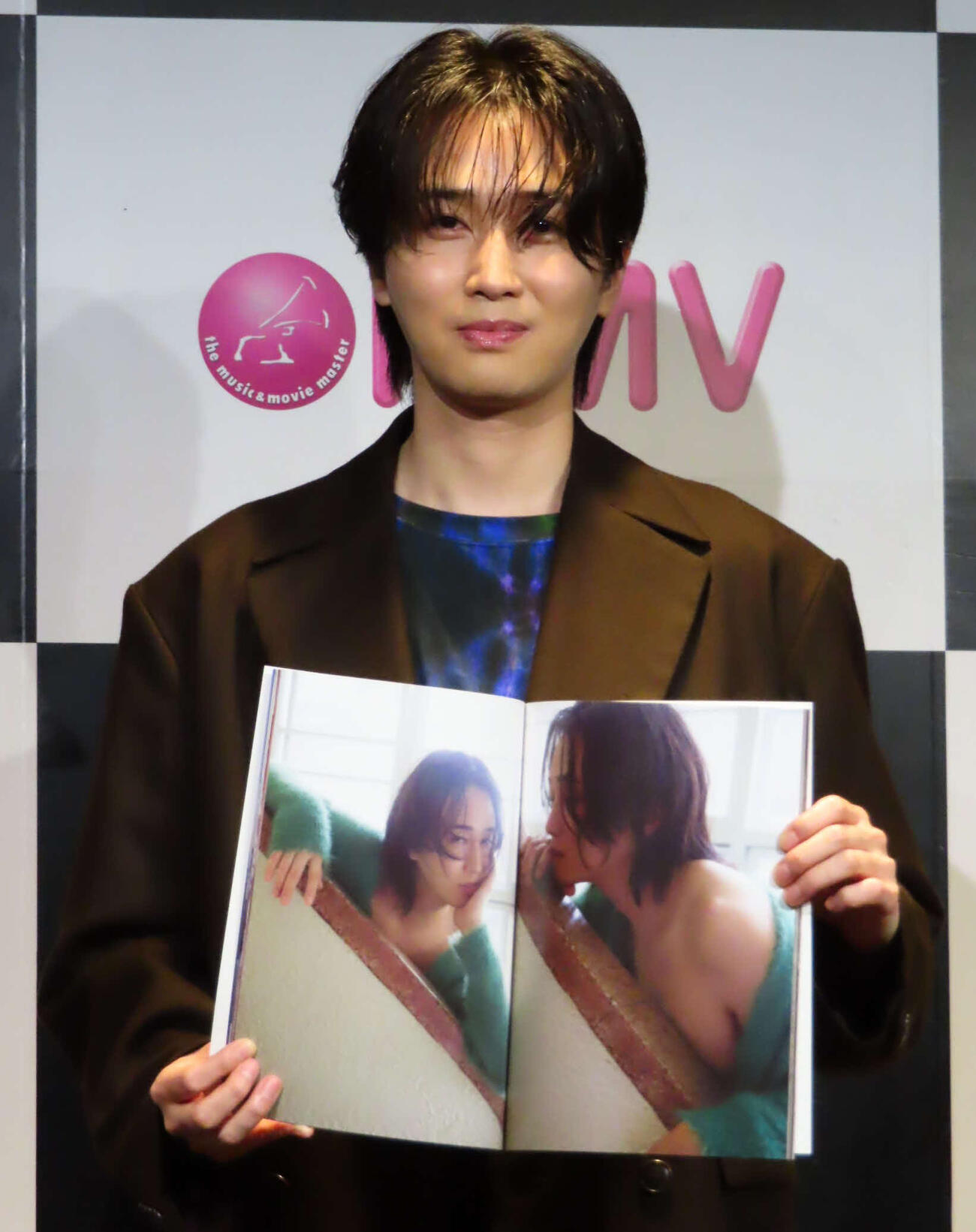 1st写真集「始動。」発売記念イベントを開催したカルマ