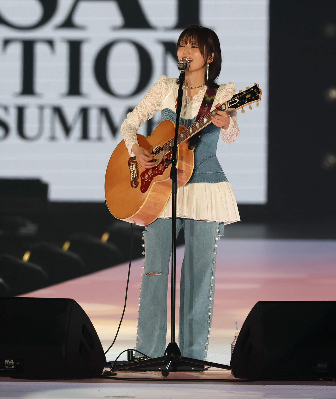 カンサイコレクション2026 S／S　イブステージで熱唱する山本彩（撮影・加藤哉）