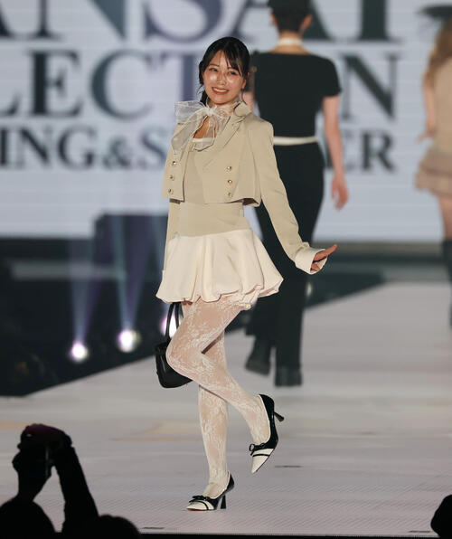 カンサイコレクション2026 S/S ランウェイを歩く白間美瑠(撮影・加藤哉)