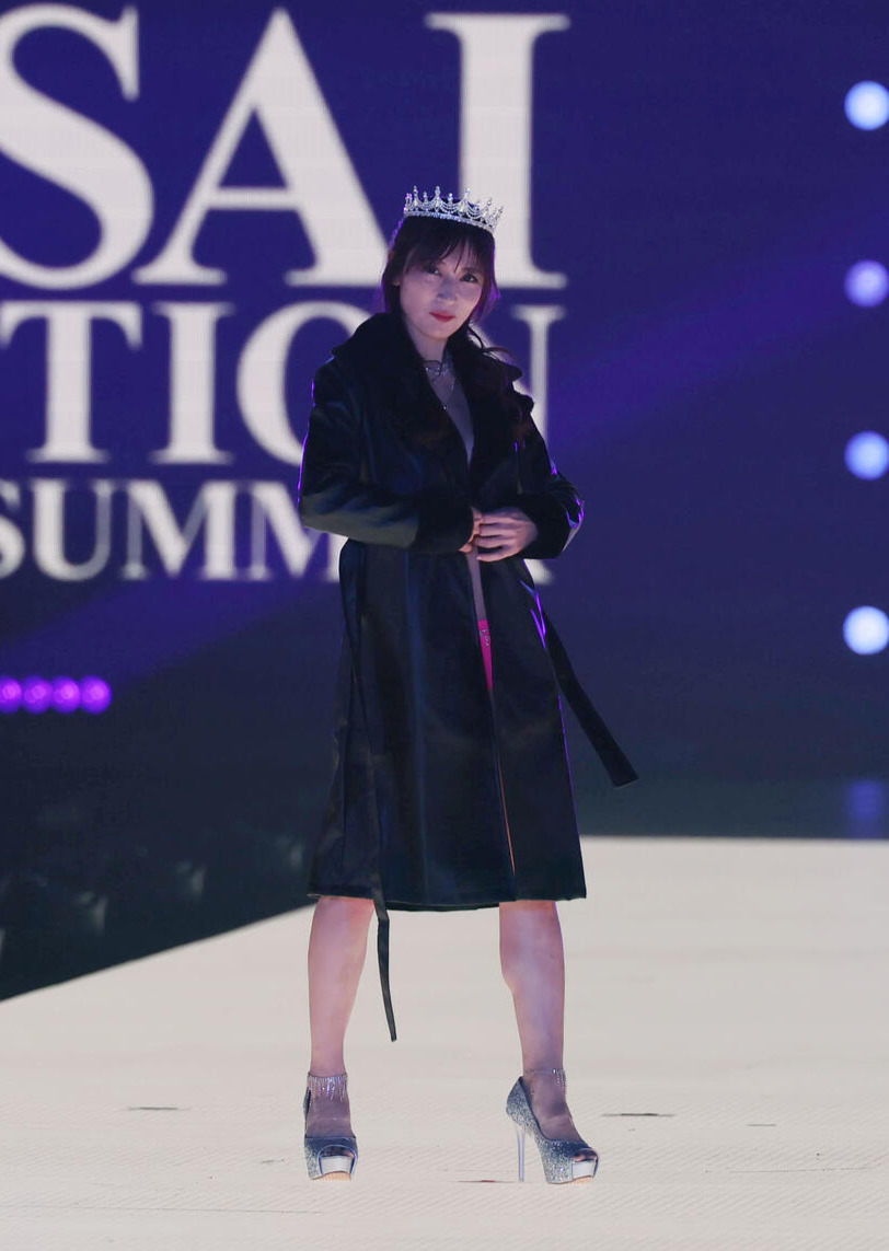 カンサイコレクション2026　ランウェイを歩く熊田曜子（撮影・加藤哉）