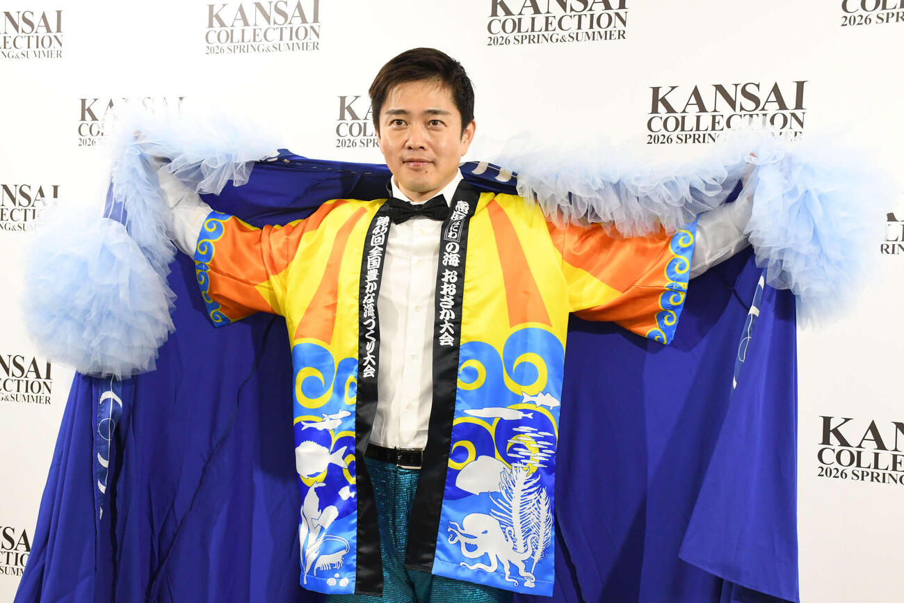 「カンサイコレクション　2026S／S」に出演した吉村洋文大阪府知事（撮影・阪口孝志）