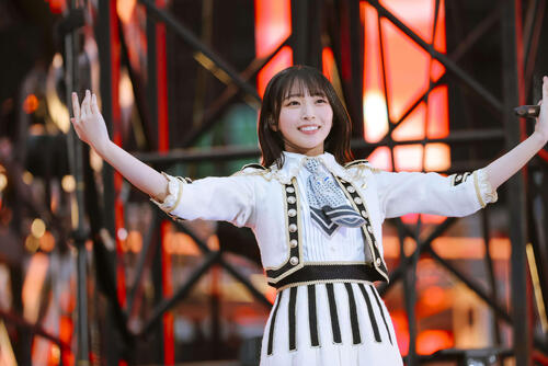 日向坂46、7周年ライブで虹色の会場に誓い「どんな空模様でも私たちと
