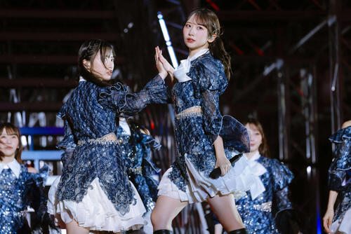 日向坂46金村美玖、クールなドラムソロに大歓声「ひな誕祭」で生バンド