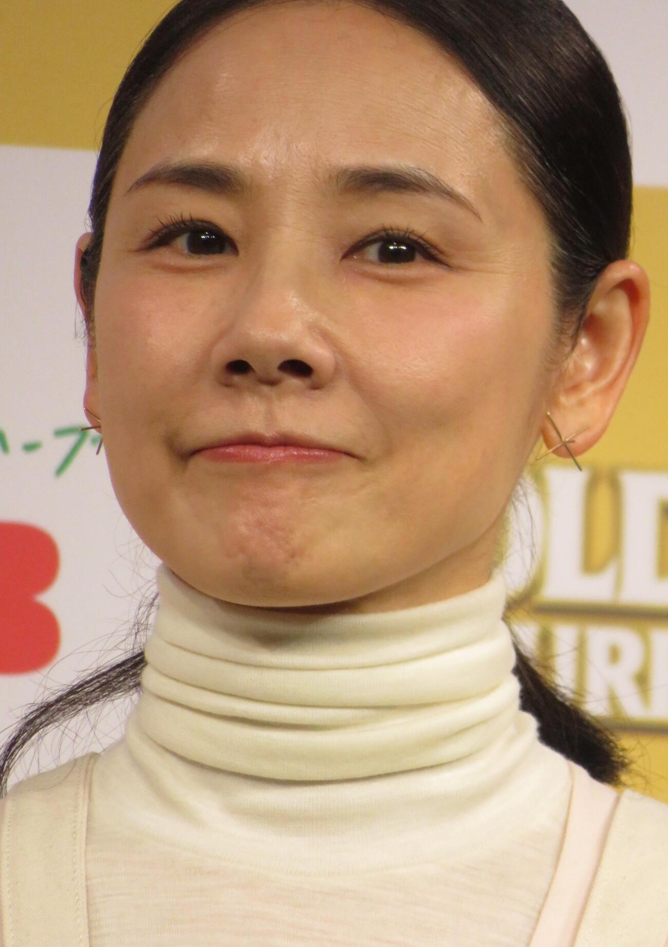 ゴールデンカレーの発売60周年記念イベントの参加した吉田羊