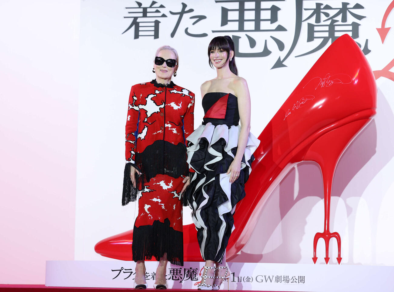 来日スペシャルイベントに登壇したメリル・ストリープ（左）とアン・ハサウェイ（撮影・増田悦実）