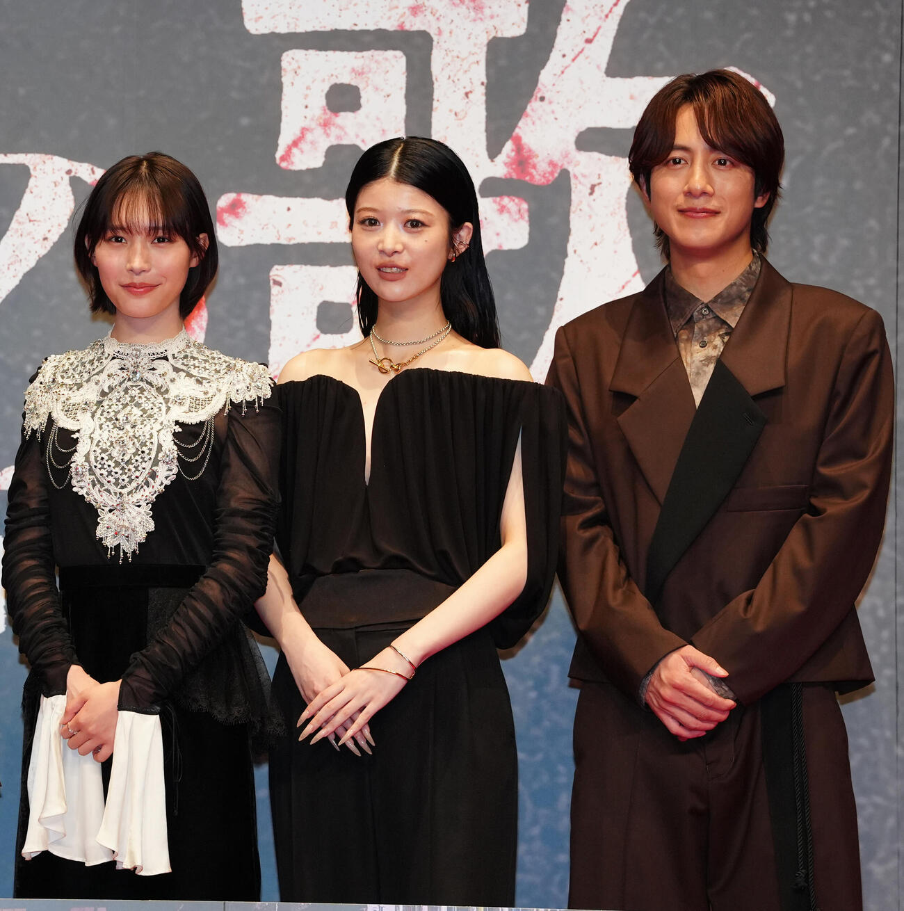 DMM TV　オリジナルドラマ「外道の歌　SEASON2」の完成披露試写会に登場した、左から南沙良、馬場ふみか、溝端淳平（撮影・江口和貴）