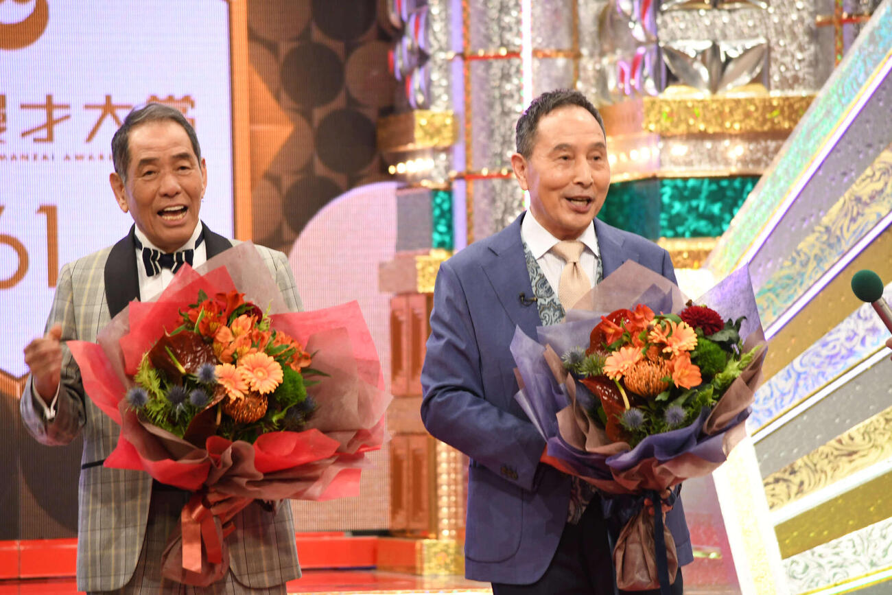 上方漫才大賞を受賞した、ザ・ぼんちのぼんちおさむ（左）と里見まさと（撮影・阪口孝志）