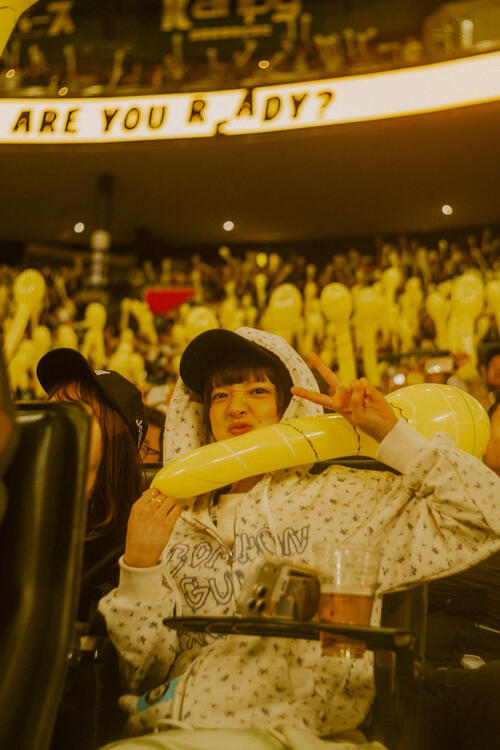 あいみょん、ノーバン始球式終え「とらほ！ただいま故郷甲子園！」捕手